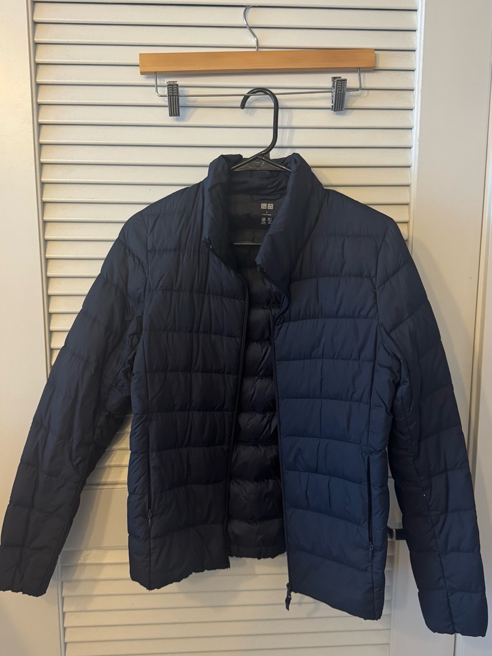 UNIQLO women’s Navy Ultra Light Down Jacket